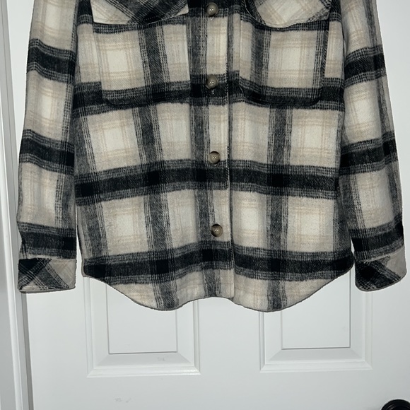 Garage Vancity Shacket Size Large - Picture 4 of 8